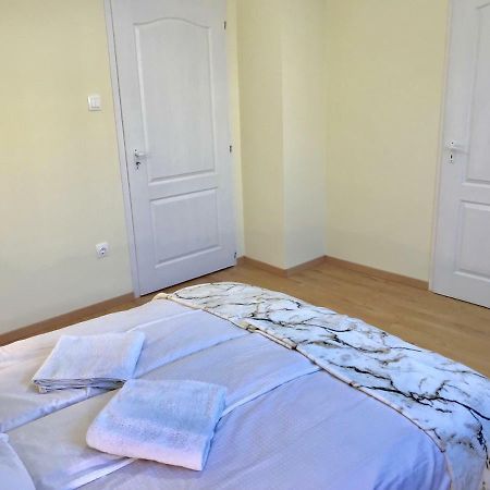 Ella Apartman Debrecen Exteriör bild