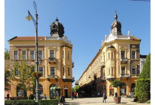 Ella Apartman Debrecen Exteriör bild