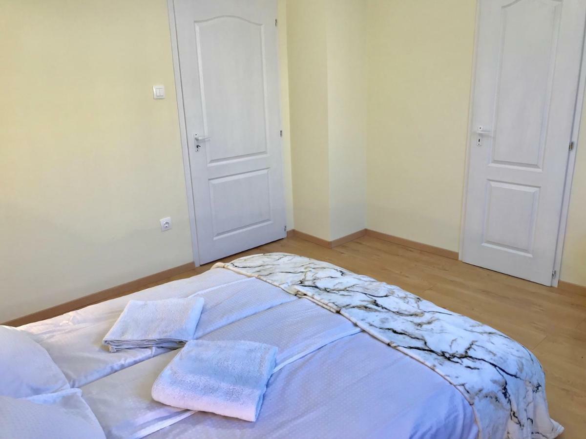 Ella Apartman Debrecen Exteriör bild